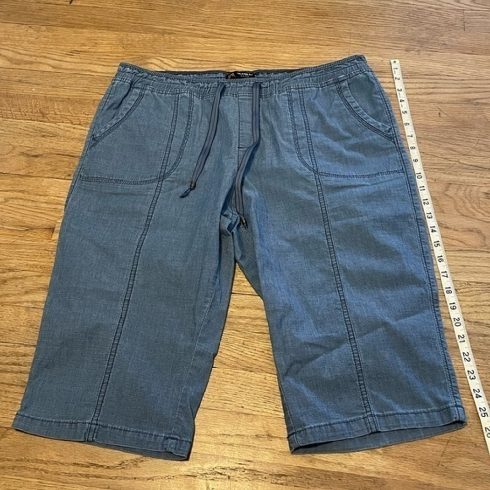 Womens Lee mid rise capris size 16 EUC blue Jean denim cruise wear